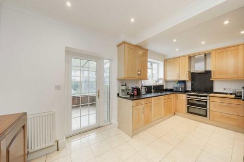 undefined, Staines Road East, Sunbury-On-Thames TW16