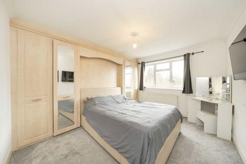 undefined, Staines Road East, Sunbury-On-Thames TW16