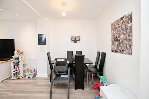 4 bedroom house for sale, Bridgend Crescent, Rainham, RM13