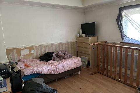 3 bedroom terraced house for sale, North Hill Drive, Romford, RM3