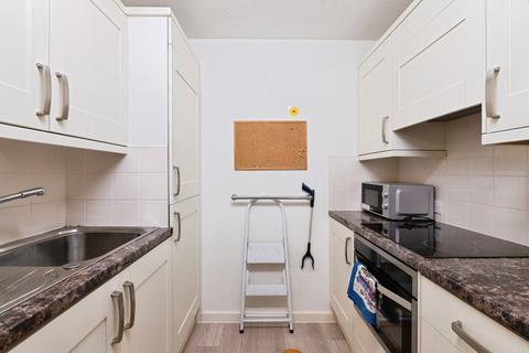 1 bedroom flat for sale, Holland Road, WESTCLIFF-ON-SEA, Essex, SS0