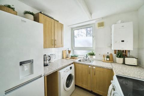 1 bedroom flat for sale, Old Barrowfield, London, E15