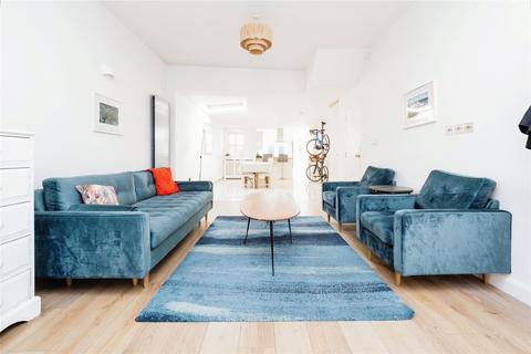 5 bedroom terraced house for sale, Caistor Park Road, London, E15