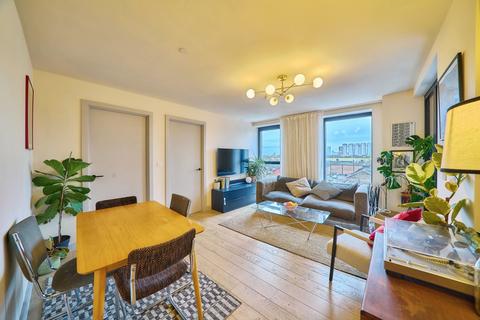 2 bedroom flat for sale, Vale Road, London, E7