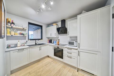 2 bedroom flat for sale, Vale Road, London, E7