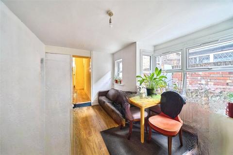 3 bedroom terraced house for sale, Selsdon Road, London, E13