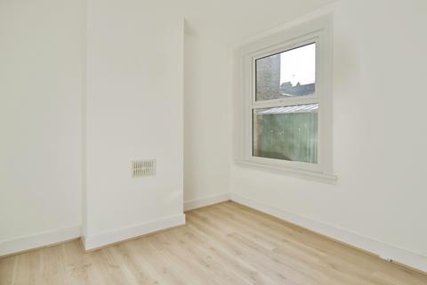 1 bedroom flat for sale, Bloxhall Road, London, E10