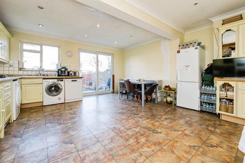 4 bedroom terraced house for sale, Meadway, Woodford Green, IG8