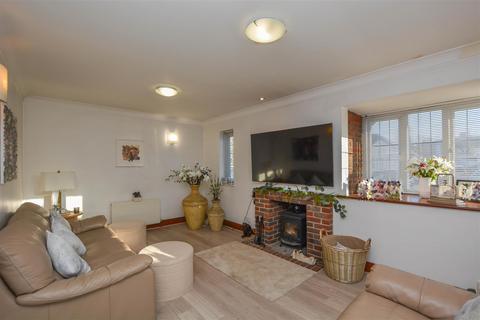 4 bedroom detached house for sale, Osborne Road, Pilgrims Hatch, Brentwood