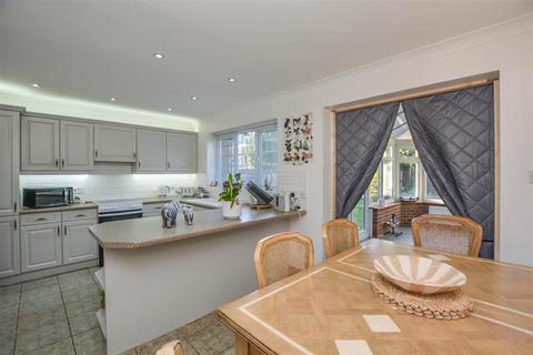 4 bedroom detached house for sale, Osborne Road, Pilgrims Hatch, Brentwood