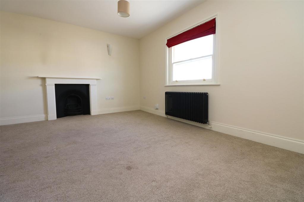 Sitting Room/Dining Room
