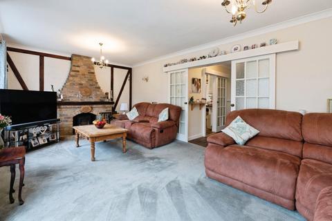 4 bedroom detached house for sale, Ashingdon Road, Rochford, Essex, SS4