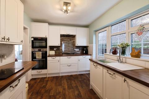 4 bedroom detached house for sale, Ashingdon Road, Rochford, Essex, SS4