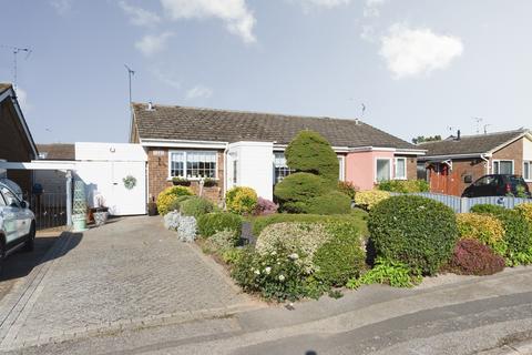 2 bedroom bungalow for sale, Dorset Gardens, Rochford, Essex, SS4