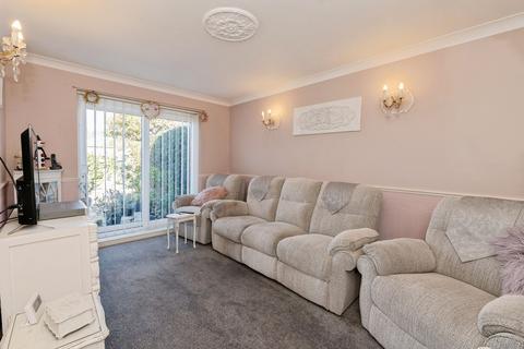 2 bedroom bungalow for sale, Dorset Gardens, Rochford, Essex, SS4