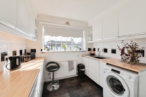 2 bedroom bungalow for sale, Dorset Gardens, Rochford, Essex, SS4