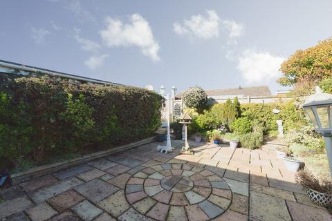 2 bedroom bungalow for sale, Dorset Gardens, Rochford, Essex, SS4