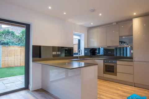 2 bedroom house to rent, Edeleny Close, East Finchley, London, N2