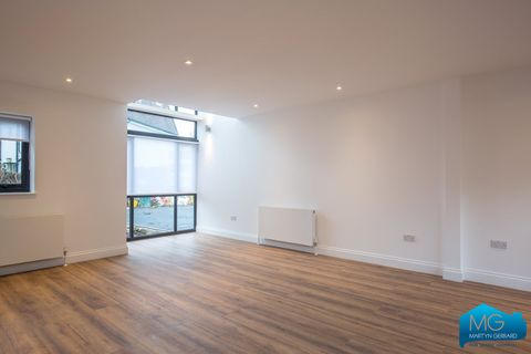 2 bedroom house to rent, Edeleny Close, East Finchley, London, N2