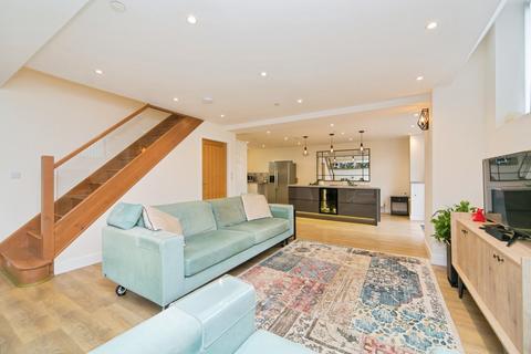 Lansdowne Road, Colwyn Bay, Conwy, LL29