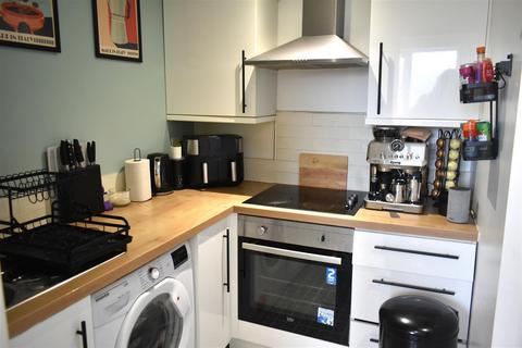 2 bedroom flat for sale, Gathorne Crescent, Yate BS37