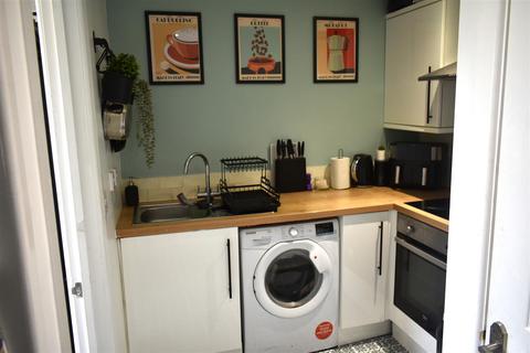 2 bedroom flat for sale, Gathorne Crescent, Yate BS37