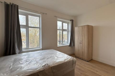 1 bedroom in a house share to rent, Room 4, The Broadway, Greenford, UB6