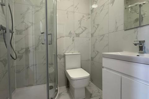 1 bedroom in a house share to rent, Room 4, The Broadway, Greenford, UB6