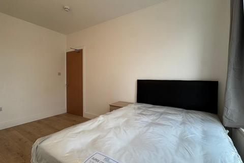 1 bedroom in a house share to rent, Room 4, The Broadway, Greenford, UB6