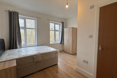 1 bedroom in a house share to rent, Room 4, The Broadway, Greenford, UB6