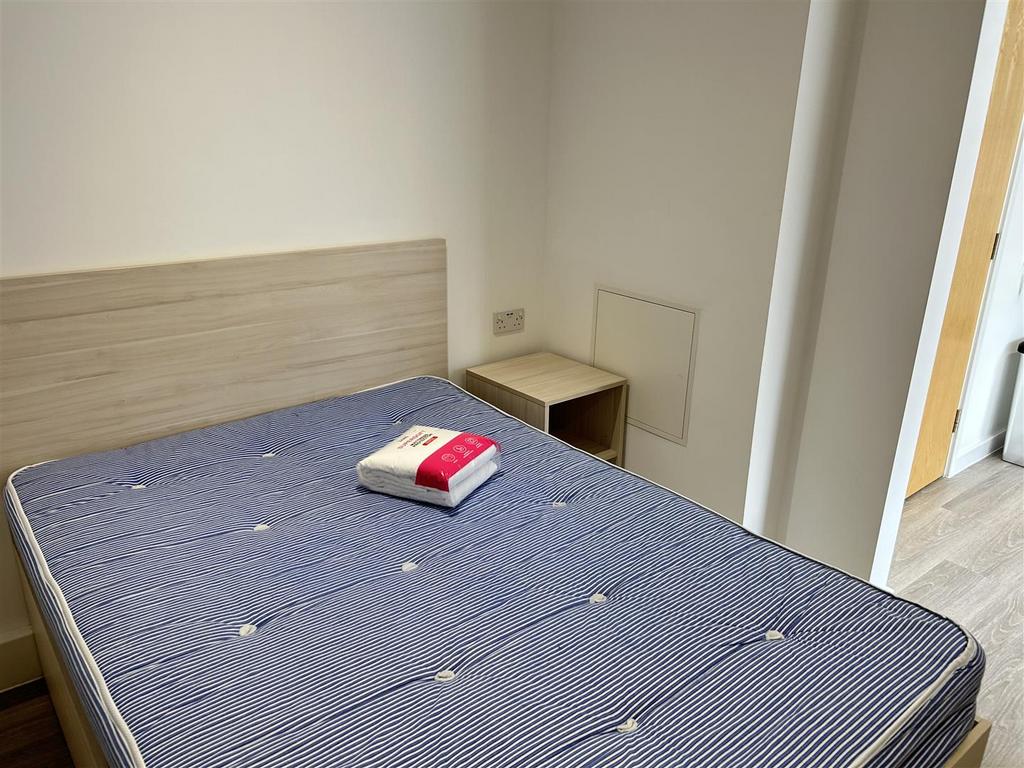 Bedroom 1.JPG