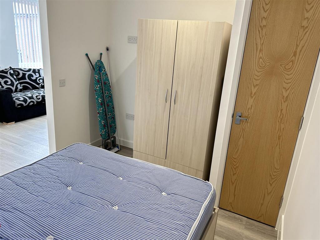 Bedroom 2.JPG