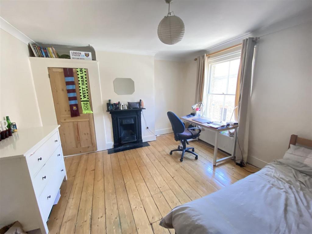 FF Front Bedroom 1.JPG