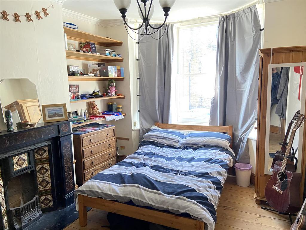 GF Bedroom.JPG