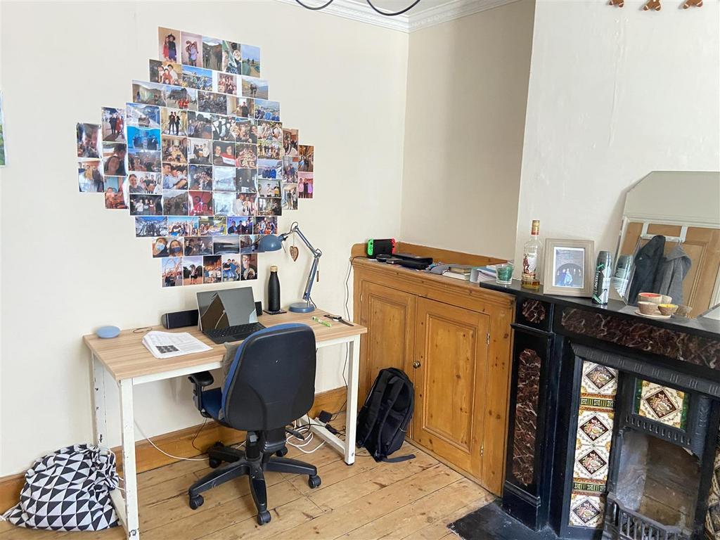 GF Bedroom 1.JPG