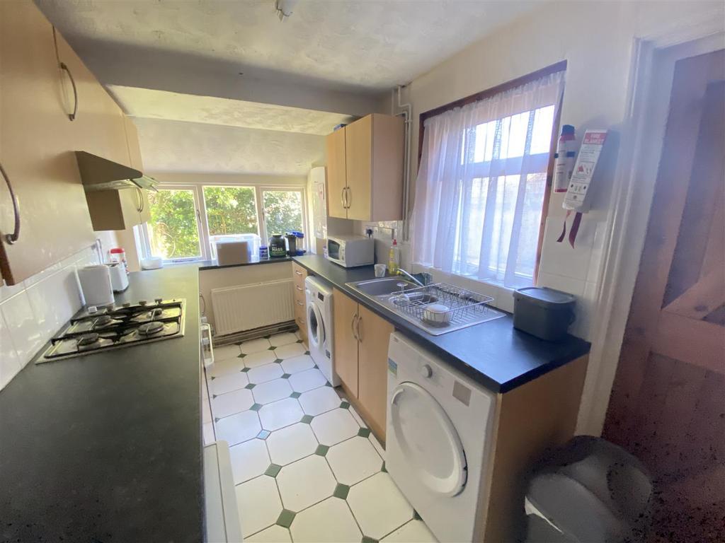 Kitchen 1.JPG