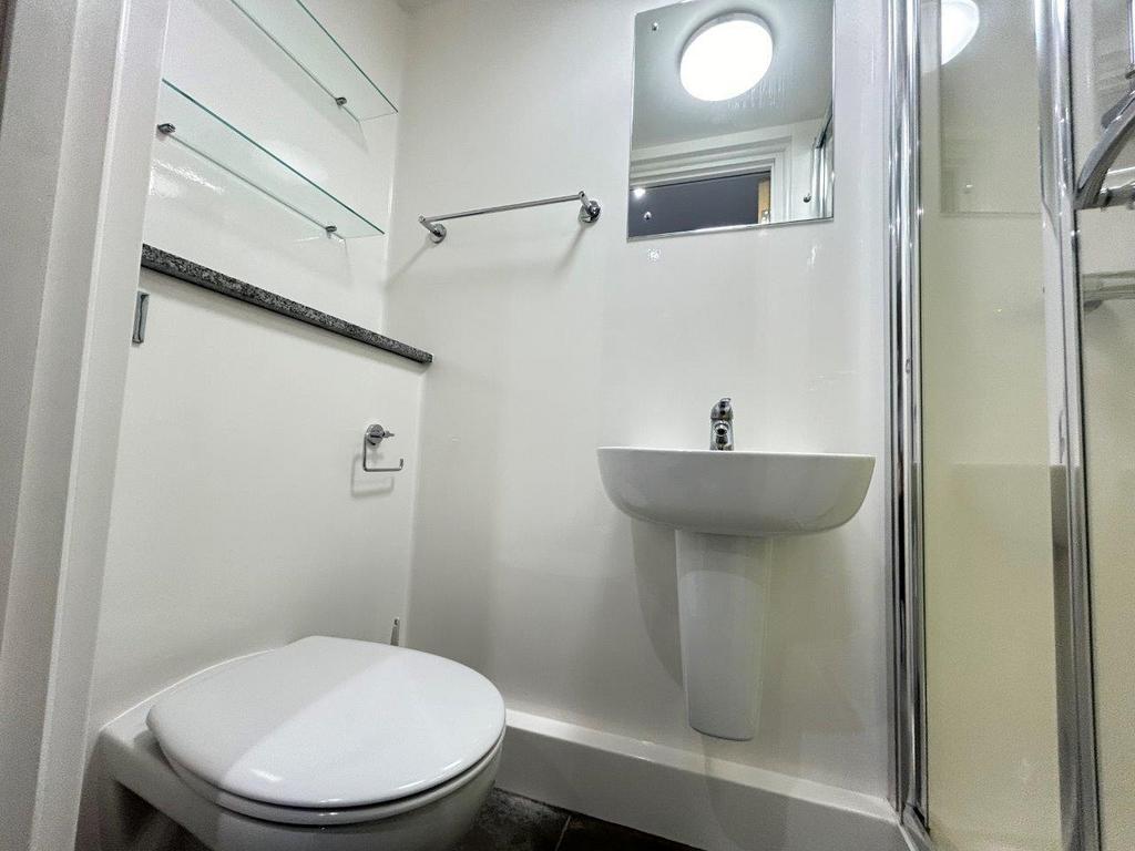SHOWER ROOM 2.jpg