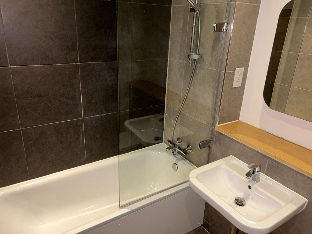 BATHROOM 1.1.jpg