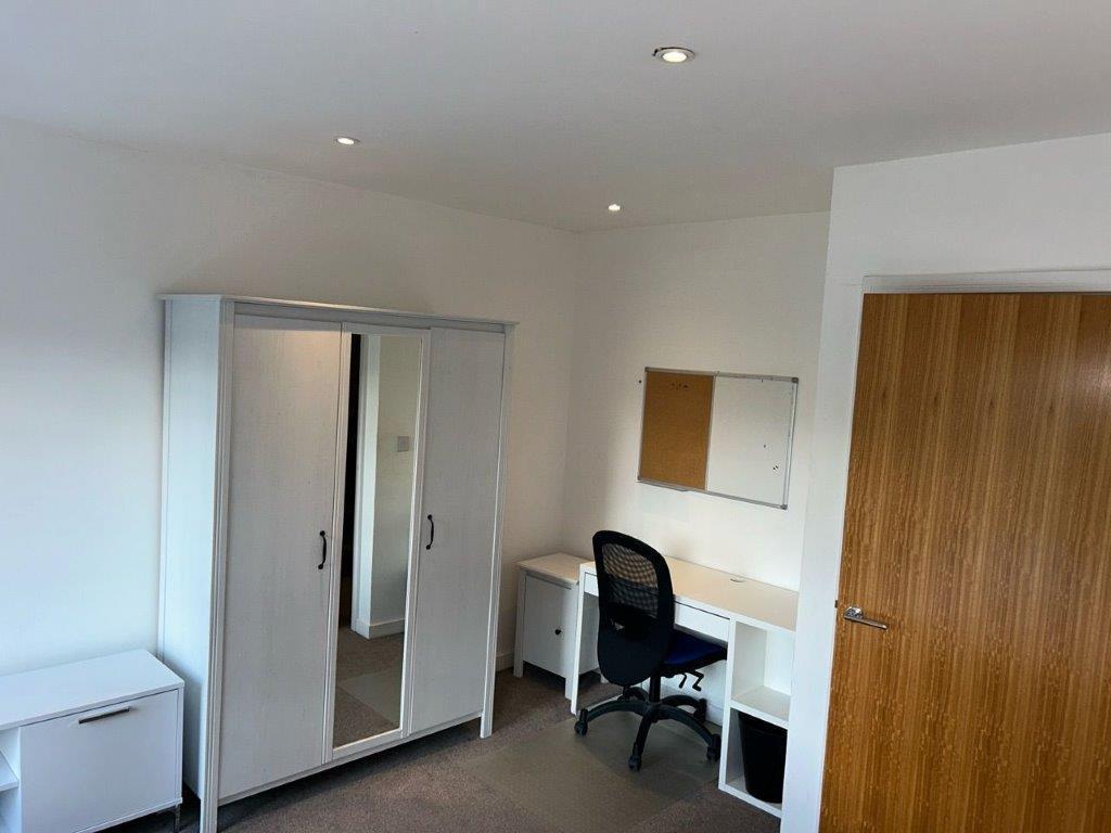 BEDROOM 2.1.jpg