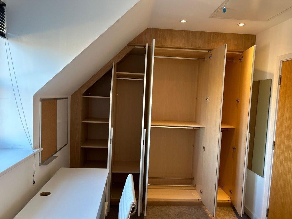 BEDROOM 3.4.jpg