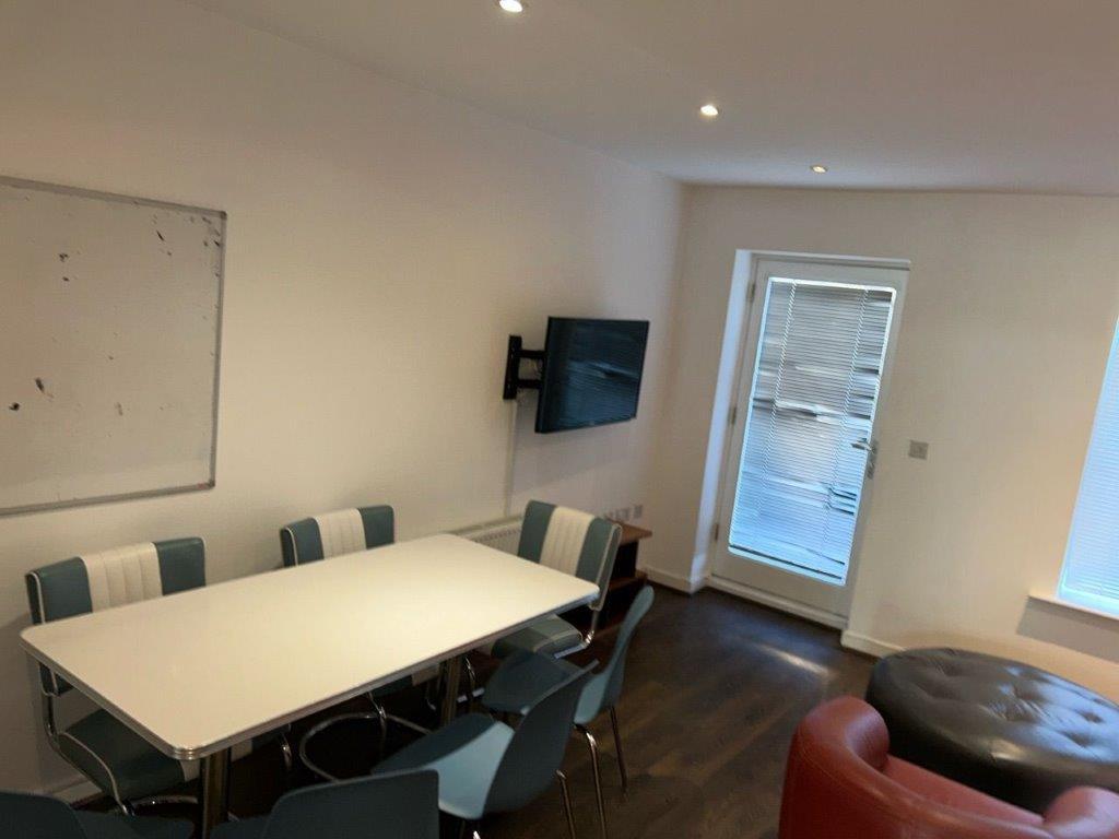 LOUNGE 1.0.jpg