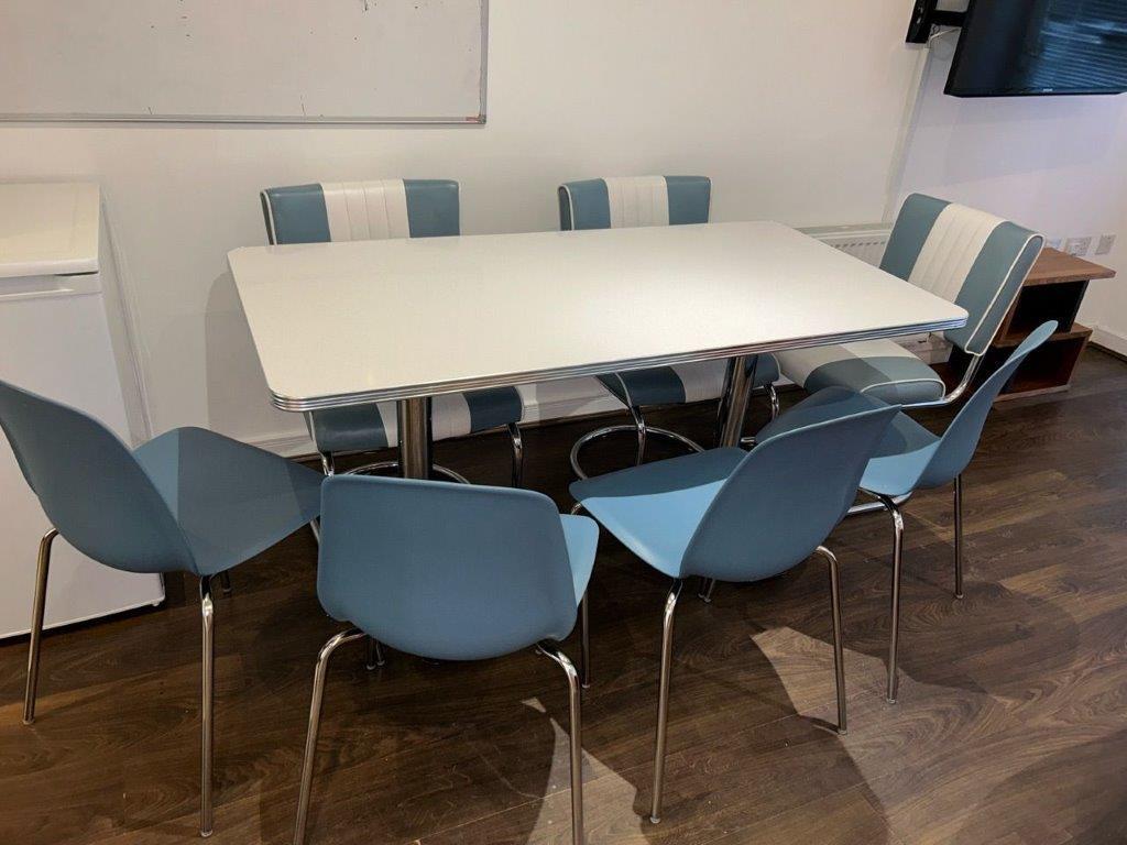 LOUNGE 1.2.jpg