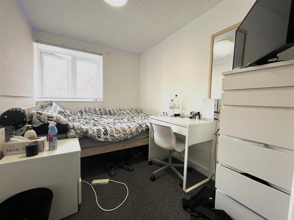 Bedroom two.jpg