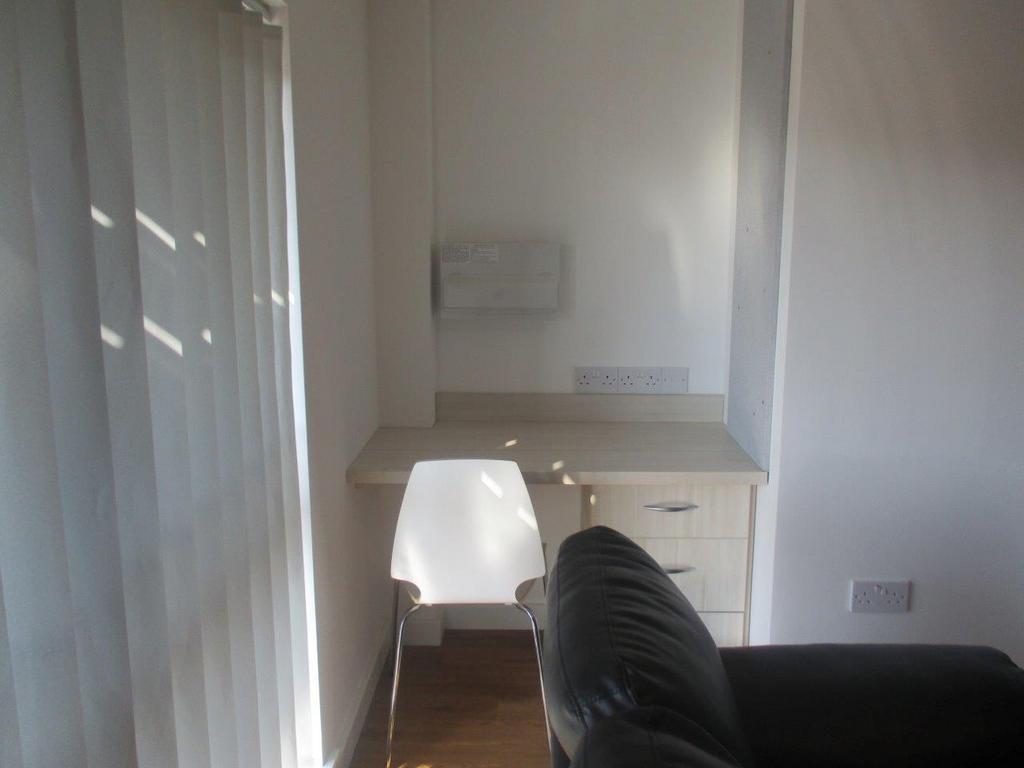 7 Kiln Court desk 2017.jpg