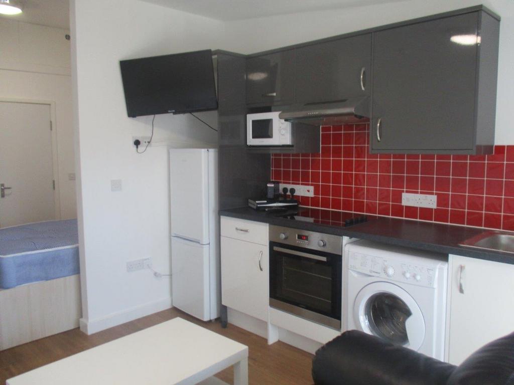 7 Kiln Court kitchen 1 2017.jpg