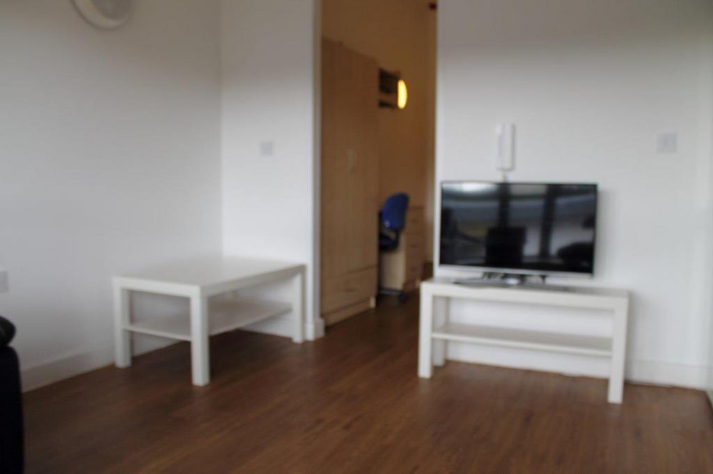 7 Kiln Court Lounge 1.jpg