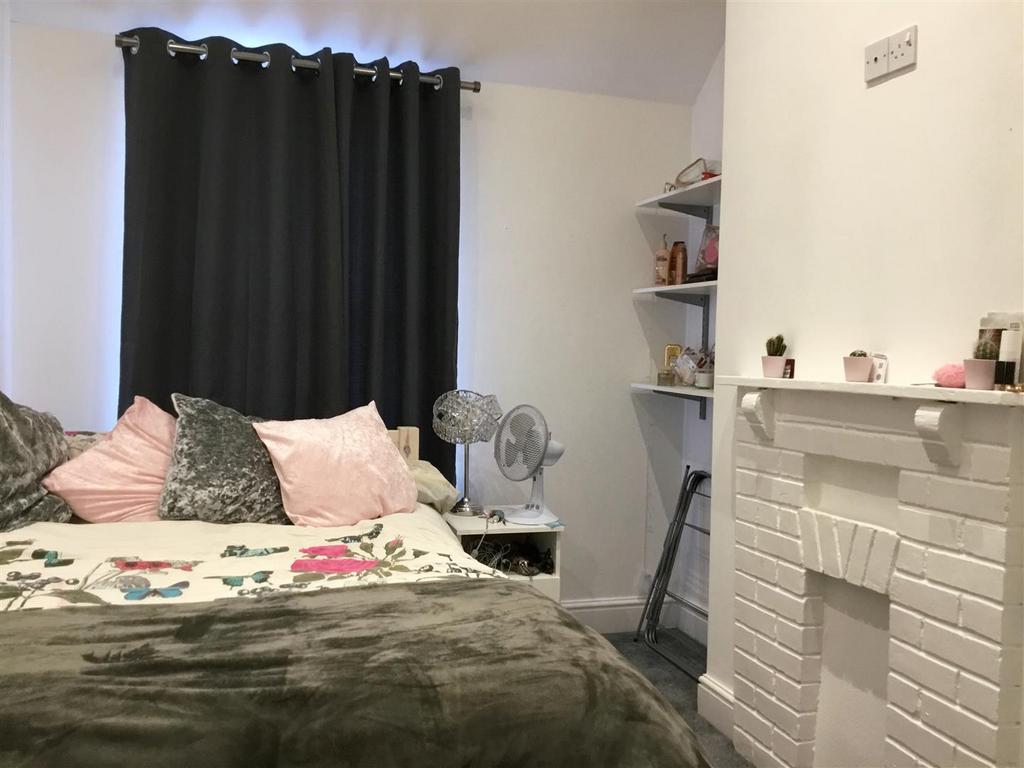 41 Broad St new bed 1.JPG