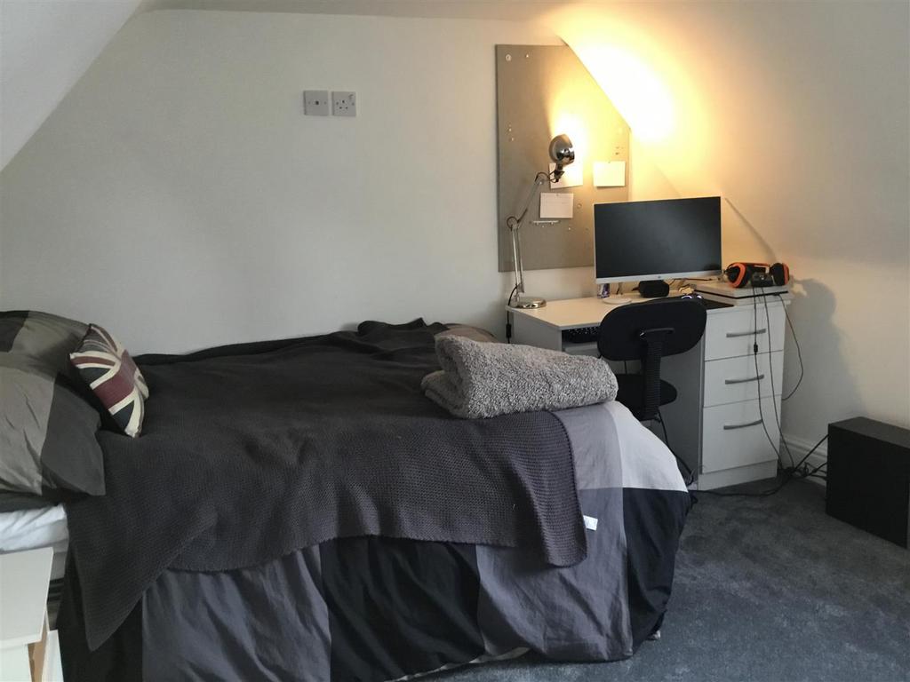 41 Broad St new bed 4.JPG