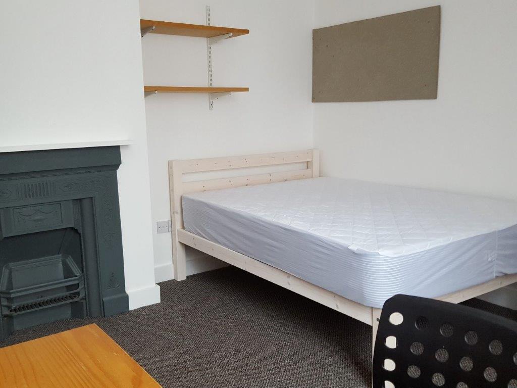 36 Broad St bed 1.jpg