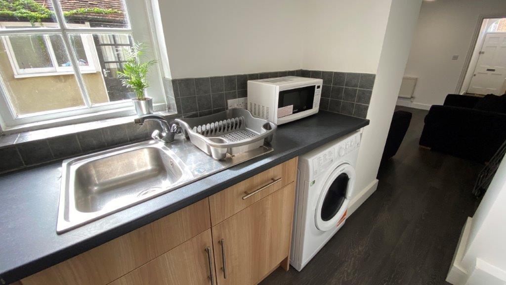 KITCHEN 2.jpg